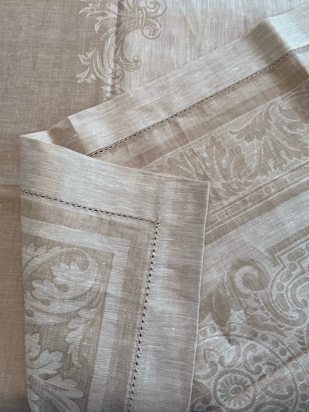 New Texteis Iris Acanthus Jacquard Linen Table Cloth Ivory/Taupe 70” x 120”